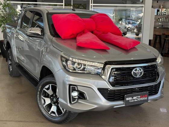TOYOTA HILUX 2.8 SRX 4X4 CD 16V DIESEL 4P AUTOMÁTICO TOYOTA HILUX 2.8 SRX 4X4 CD 16V DIESEL 4P AUTOMÁTICO